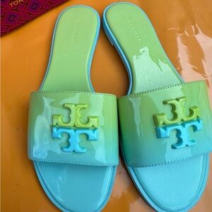 NIB Tory Burch Everly Slide Flat Soft Patent Leather Celeste Ombré W Logo Sz 7